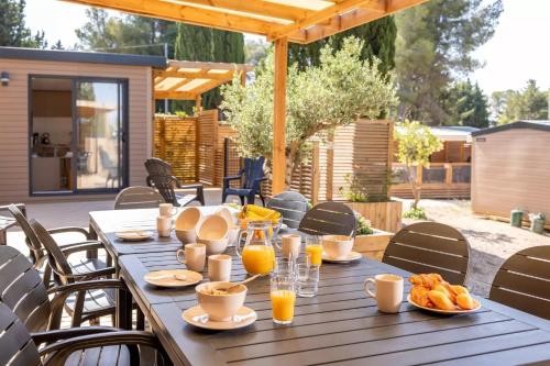 Mobil-home Premium 6 pers 2 SDB Accès direct mer Camping 4 étoiles Carry le Rouet