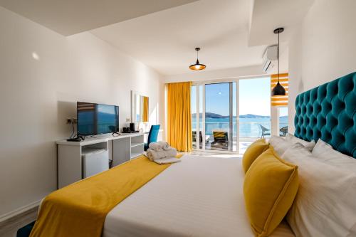 Llit o llits en una habitació de Hotel Aloha
