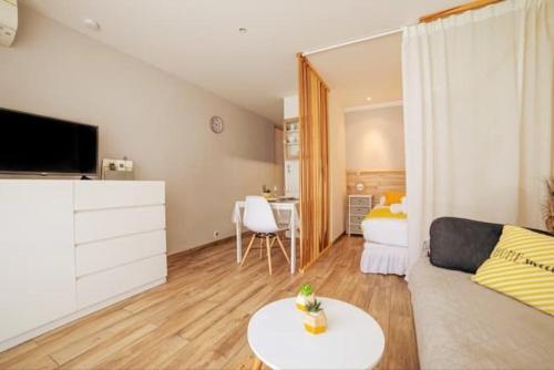 Cocoon Center - Rue d'antibes - 200m plage- Clim - wifi - Unique photo 8