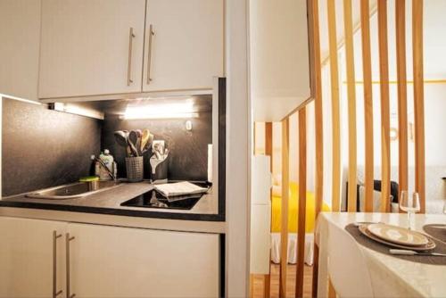 Cocoon Center - Rue d'antibes - 200m plage- Clim - wifi - Unique photo 9