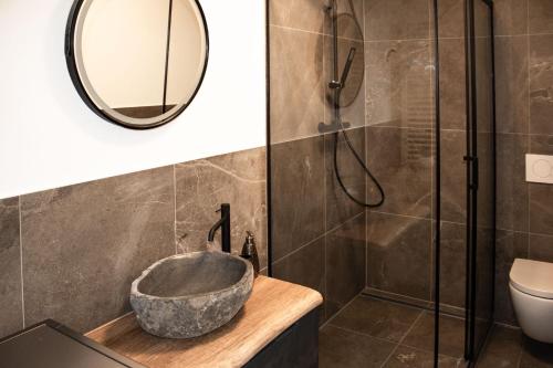 a bathroom with a sink and a shower at kleine Fine in Lübeck
