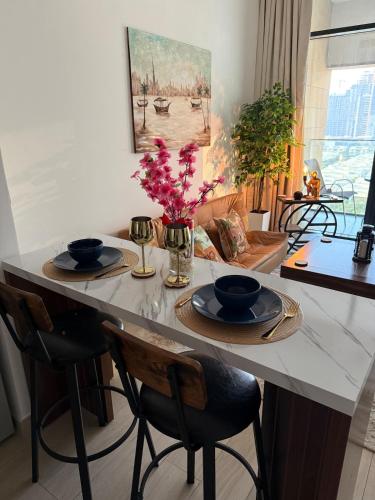 Luxury Smart Apartment with Downtown Views Riviera