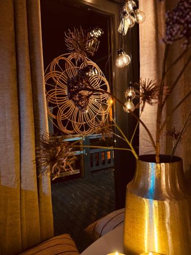 a vase with flowers in it sitting on a table at Camping in de Bongerd - Kust&Q in Oostkapelle
