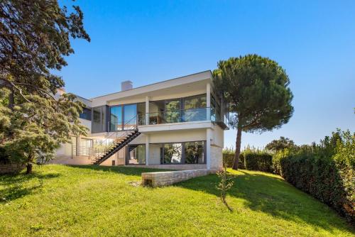 Villa Porto Silente with Gym, Sauna & Barbecue
