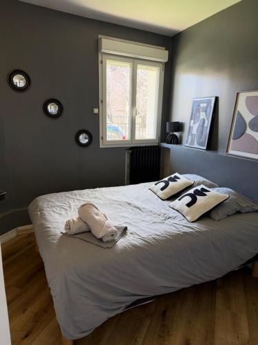 En eller flere senge i et værelse på Henrigolant, studio cosy