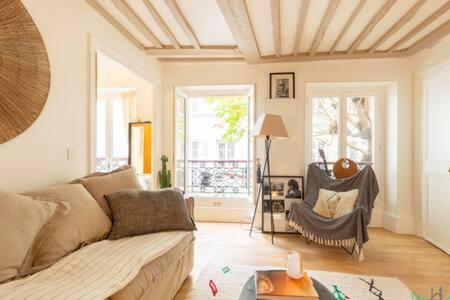 Rochechouart 7 - LB - Elegance and comfort in 9e Apt for 3 people
