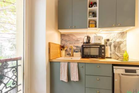 Rochechouart 7 - LB - Elegance and comfort in 9e Apt for 3 people