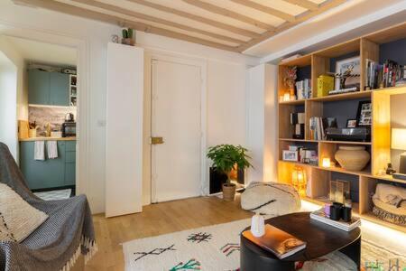 Rochechouart 7 - LB - Elegance and comfort in 9e Apt for 3 people