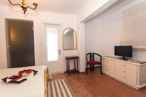 Μια τηλεόραση ή/και κέντρο ψυχαγωγίας στο Ionio Gastronomy Suites