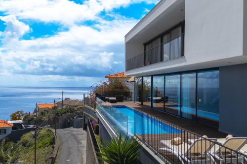 Ocean Sight - Infinity Pool Villa by LovelyStay