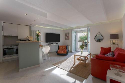 Louison balcony, quiet area, 7mn from beach