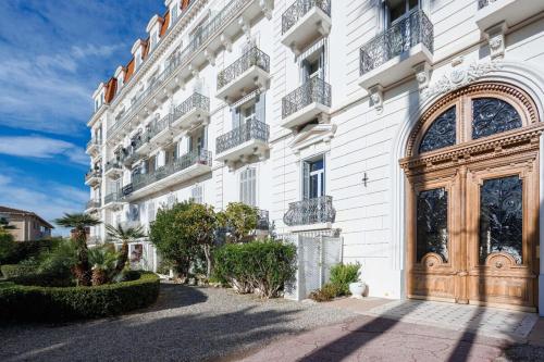 Louison balcony, quiet area, 7mn from beach