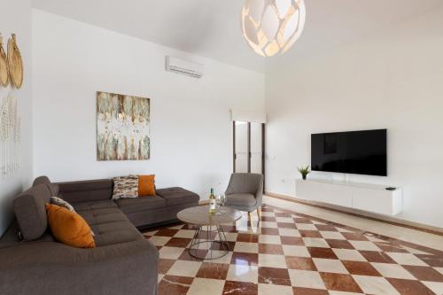 Sea Breeze Jarea by Escape Home