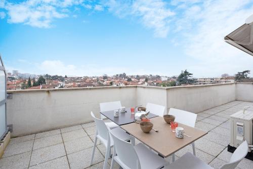 Appartment close to city center, AC and car park