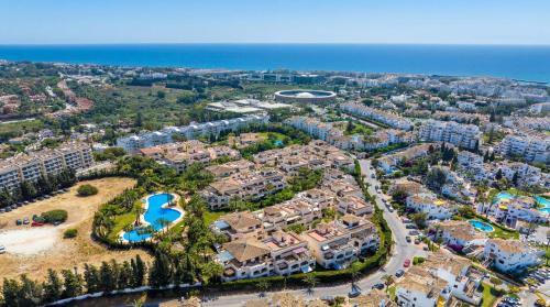 VACATION MARBELLA I The Sovereign Penthouse, New Furniture, Gated Complex, Large Communal Pool, 24h Security, 5min to Puerto Banus