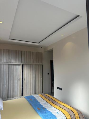 Postel nebo postele na pokoji v ubytování Cozy home