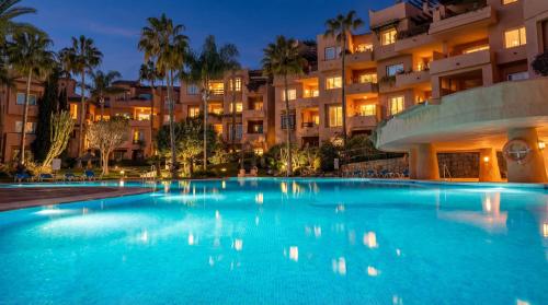 VACATION MARBELLA l Golden Mile Oasis l Family friendly l Next to the beach and Puente Romano l 24-7 Security