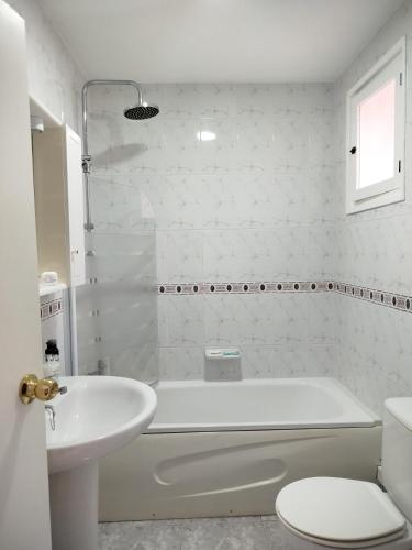 a bathroom with a tub and a sink and a toilet at Apartament Maria F in Mojácar
