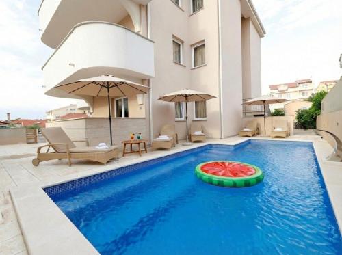 Grey Goose Apartments