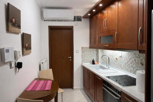 Cozy apartment in Old town Ano Polis