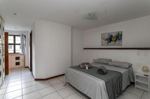a bedroom with a bed in a room at Rio´s Mansion: Sugar Loaf, The Redeemer and Pool in Rio de Janeiro