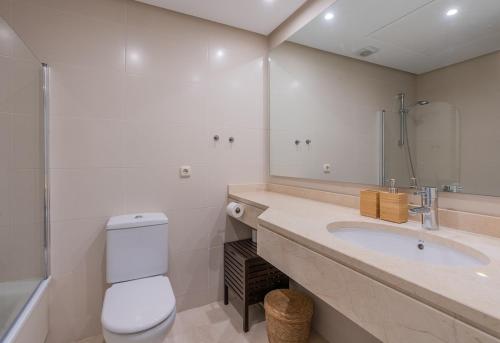 Modern 2-Bed Apartment Alcazaba Lagoon 313