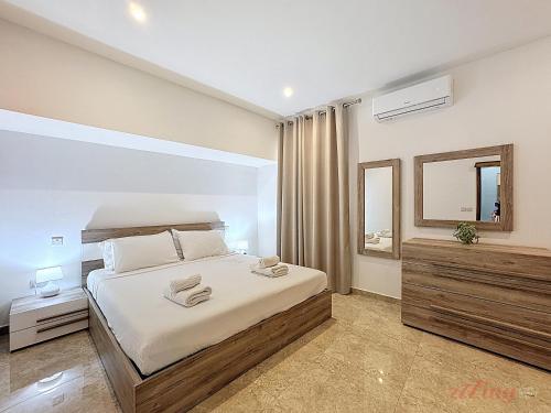 Giường trong phòng chung tại Scenic Gozo Apartment & Shared Pool