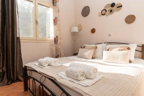 a bedroom with a bed with towels on it at Villa Argias Halikounas in Halikounas
