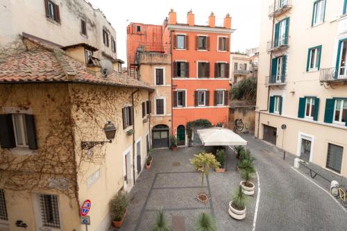 Trastevere four seasons Tiber View