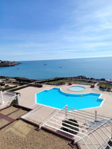 Studio Vue mer et piscine, wifi, climatisation, parking Résidence Cap corniche