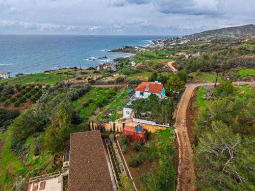 Seaview Paradise Villa with private pool & jacuzzi in Pomos Paphos