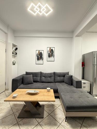 Johnnys cozy apartment in Kallithea