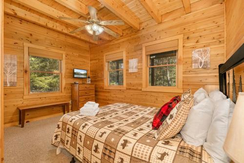 a bedroom with a bed and a ceiling fan at A Wispful Dream in McHenry
