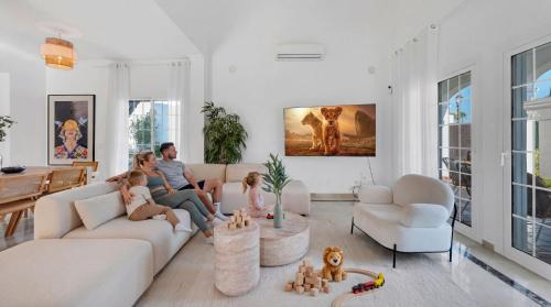 VACATION MARBELLA I Villa Faldo, Golf Valley, Private Heated Pool, BBQ, 24H Security, World-Class Dining, 10 min from Puerto Banus