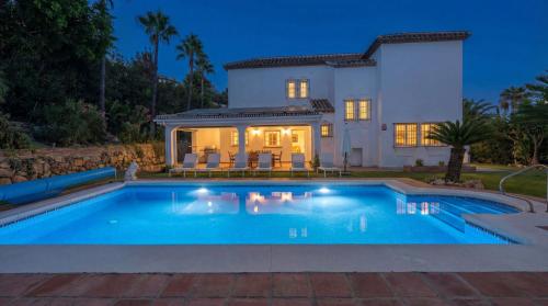 VACATION MARBELLA I Villa Faldo, Golf Valley, Private Heated Pool, BBQ, 24H Security, World-Class Dining, 10 min from Puerto Banus