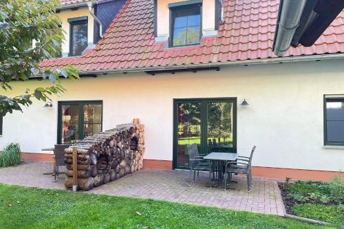 a table and chairs in front of a house at Blockhaus Baum 3 in Burg