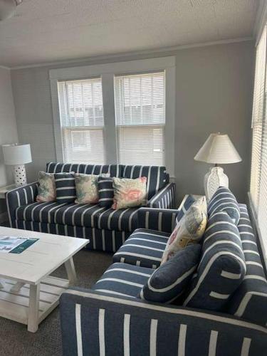 a living room with two couches and a table at OCHG 306 Talbot in Ocean City