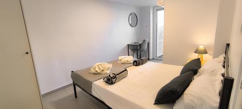 Cozy Apartment private plunge pool- Fiber Internet - Private Parking