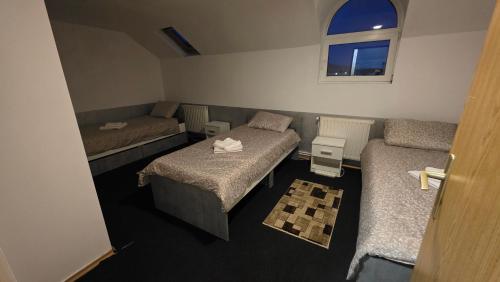 a small room with two beds and a couch at Casa El Gringo in Tîrnăveni