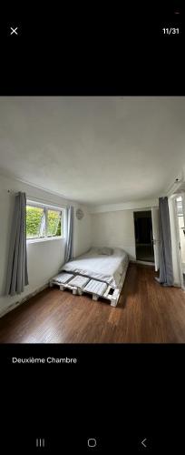 a bedroom with a bed and two windows at Naturelle Évasion in Grand-Baie