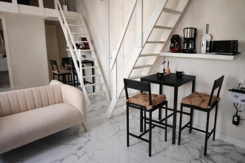 Studio chic rénové à 5 min du Palais & de la Croisette Cannes