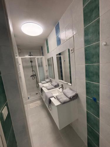 Cap Marina By L'Avenue - Vue XXL - Jacuzzi - Terrasse au bord de l'eau - Plein Sud - 2 chambres - Port Camargue