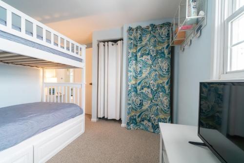 a bedroom with a bunk bed and a tv at Ocean City 2BR Condo in Ocean City
