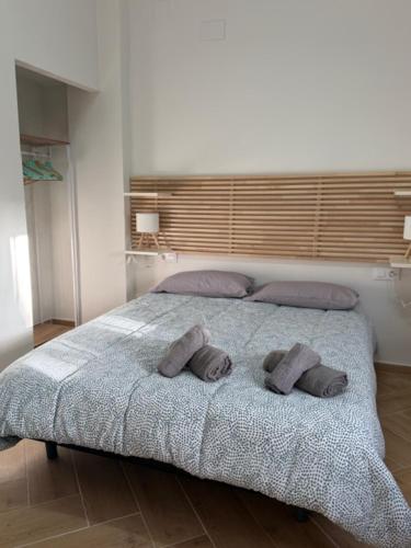 a bedroom with a bed with two pillows on it at Apartamento Villuercas in Cañamero