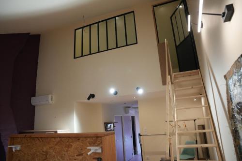 a room with a staircase and a stair case at Maison PARAGONE in Bergues