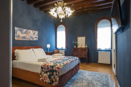 a bedroom with a bed and a chandelier at Ca' del Pope in Venice