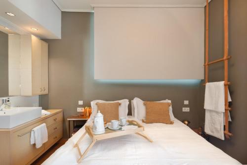 Elegant 2BR Apartment near Metro, Sunny & Spacious