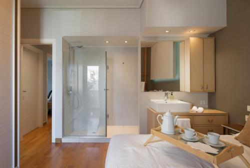 Elegant 2BR Apartment near Metro, Sunny & Spacious