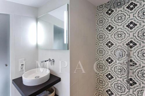 REF 1176 - Cannes Center - 5mins to the Palais des Festivals