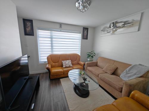 a living room with a couch and a table at Appartement sur deux niveaux in Quebec City